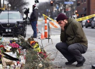 Industria tecnologica divisa per l’uccisione da parte dell’ICE dell’infermiera di terapia intensiva