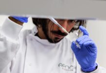 Lululemon investiert in Enzymtechnologie, um Nylon aus Textilabfällen zu recyceln