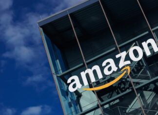 Amazon vuelve a ingresar al mercado de teléfonos inteligentes con un dispositivo “Transformer” centrado en IA