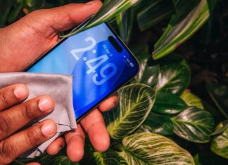 The Invisible Threat in Your Pocket: How to Properly Sanitize Your Smartphone