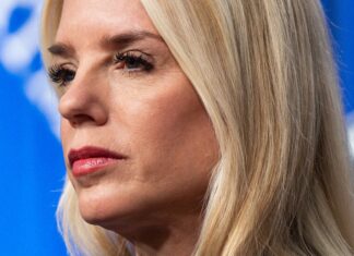 Il licenziamento di Bondi evidenzia il controllo di Trump sulla giustizia