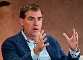 Гонка вооружений в сфере ИИ: почему AWS делает ставку и на Anthropic, и на OpenAI